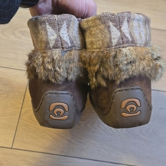 MANITOBAH MUKLUKS Moccasins Vibram Sole Trees Pattern Fur Brown Bootie W6 - Picture 3 of 6